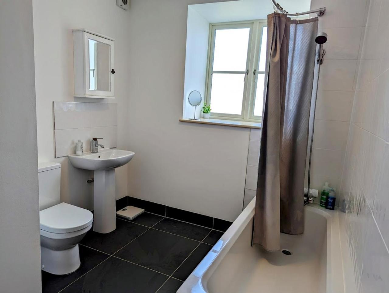 4 Bedroom House, Central Ulverston Exterior photo